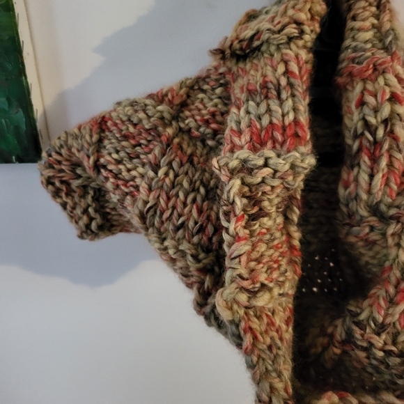 Bulky knit cowl knit scarf! - Picture 2 of 3
